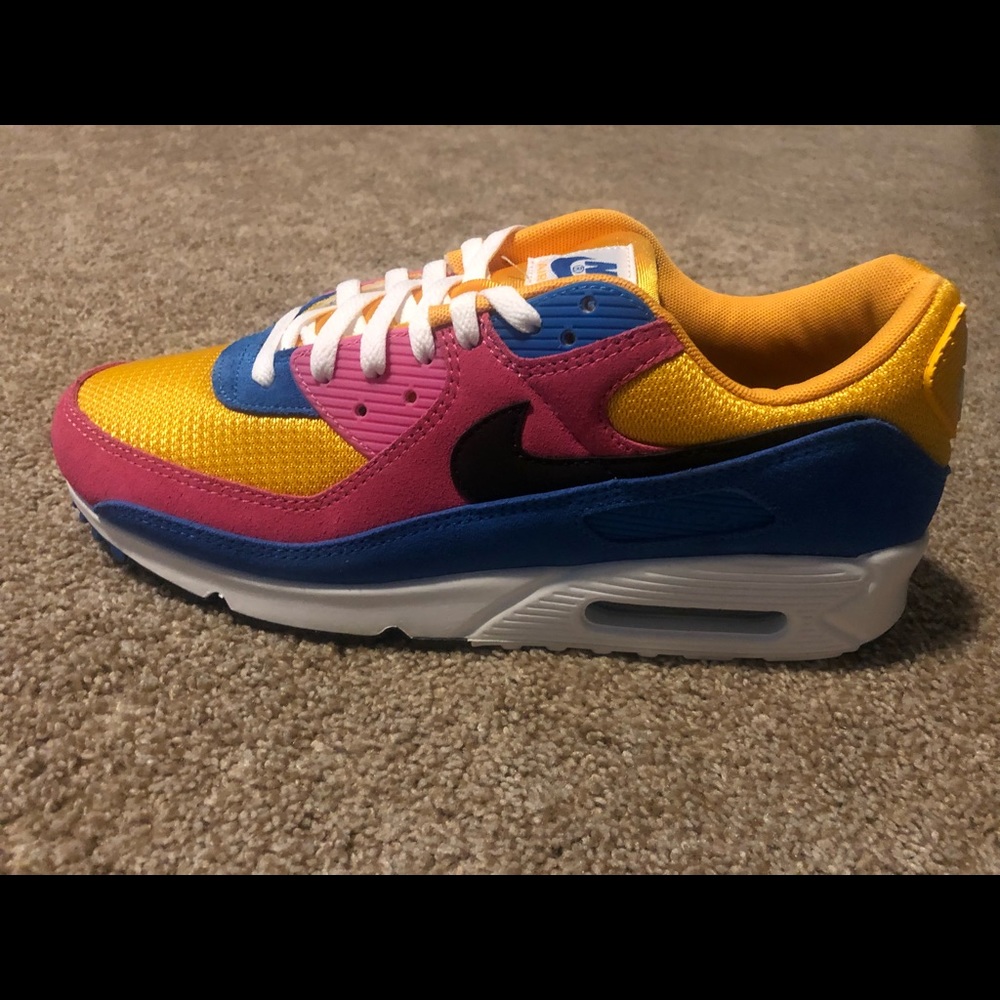 BRAND NEW IN BOX-NIKE AIR MAX 90 UNIVERSITY GOLD/BLACK